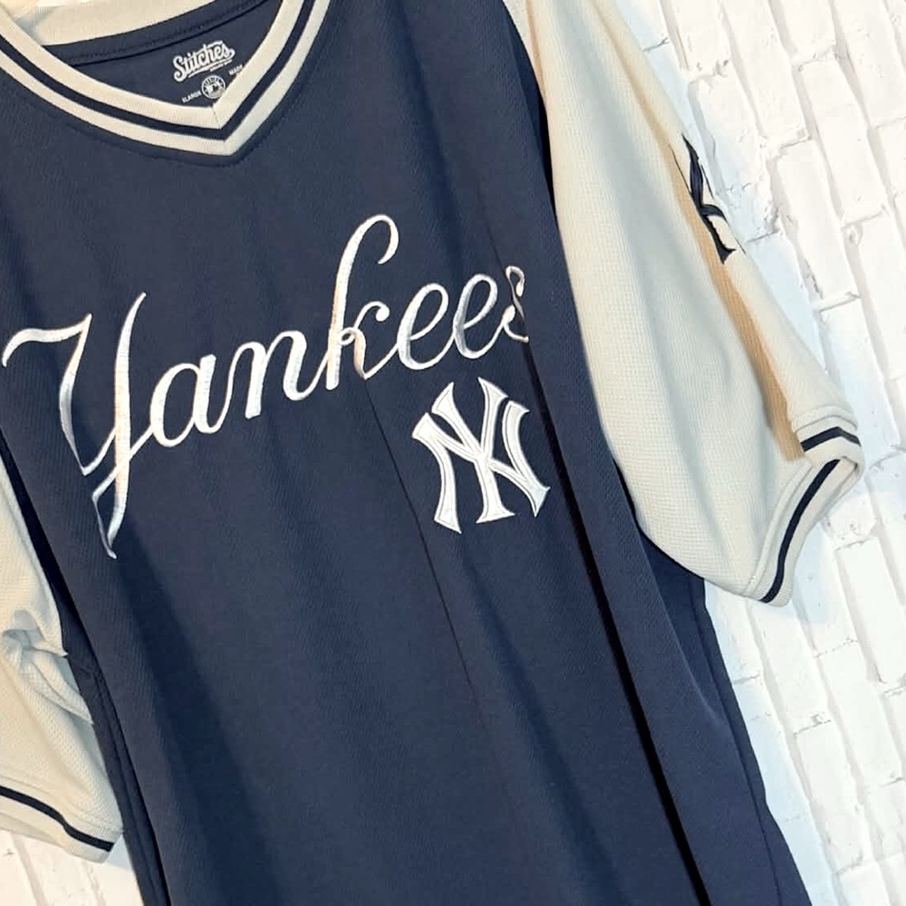 Stitches New York Yankees Embroidered Patch Pullover Jersey